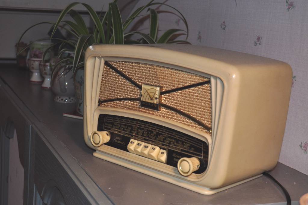 Radio à lampes RADIALVA avec Bluetooth | Puces Privées