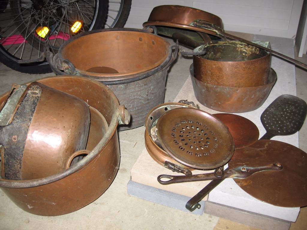 lot de casseroles, chaudrons et ustensiles en cuivre | Puces Privées