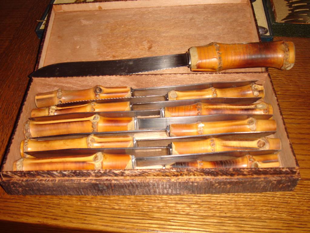 Couteaux de table manche en bambou et le couteau à pain | Puces Privées