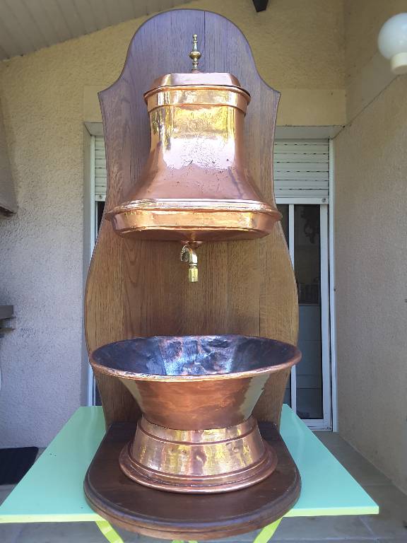 Fontaine en cuivre | Puces Privées